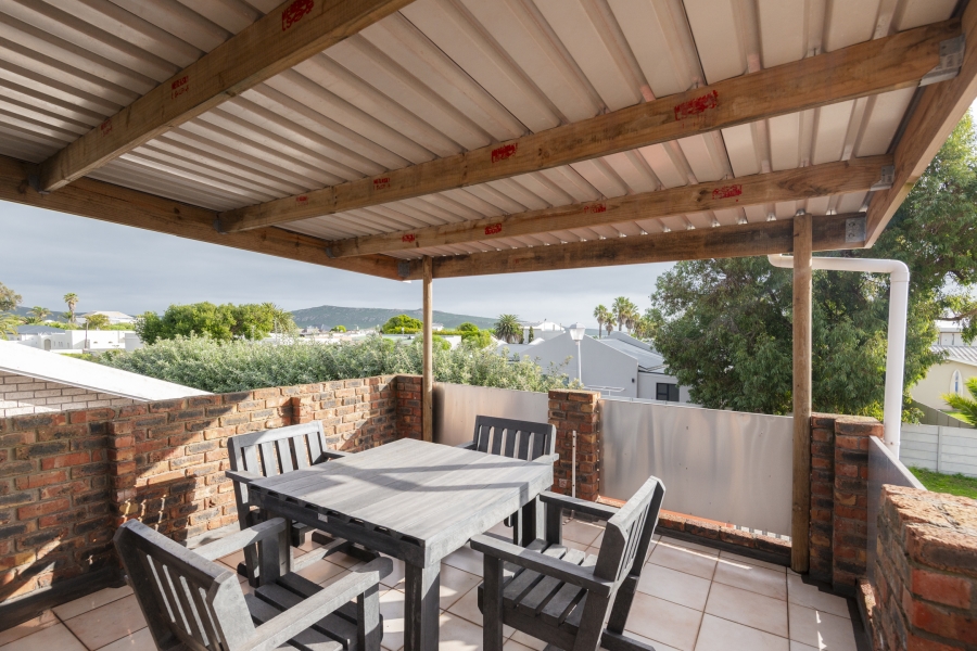 5 Bedroom Property for Sale in Middedorp Western Cape
